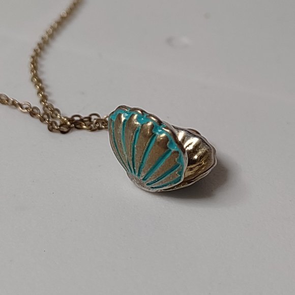 Clam Shell With Faux Pearl Pendant Necklace Adjustable 18 To 20 Inches Long - Picture 4 of 12